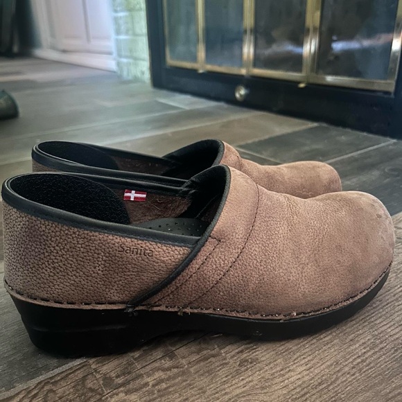 Sanita Men's Tan Leather Clogs - Picture 1 of 5